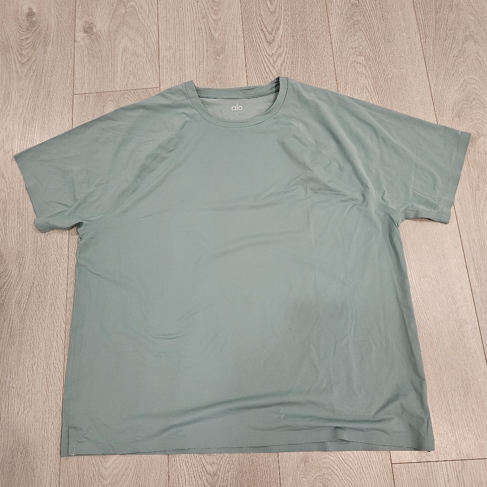 ALO Yoga 🔥🔥2X HOST PICK🔥🔥Men's Green T-Shirt  NEW WITH NO TAGS